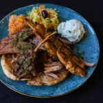 Loukaniko, kotopoulo, paidaki en gyros