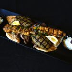 Mix Grill ( 2 pers) bestaande uit Kipspies, bifteki, gyros met friet, tzatziki,pitabrood en een Griekse salade met feta