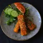 Gepaneerde feta met honing en sesamzaadjes